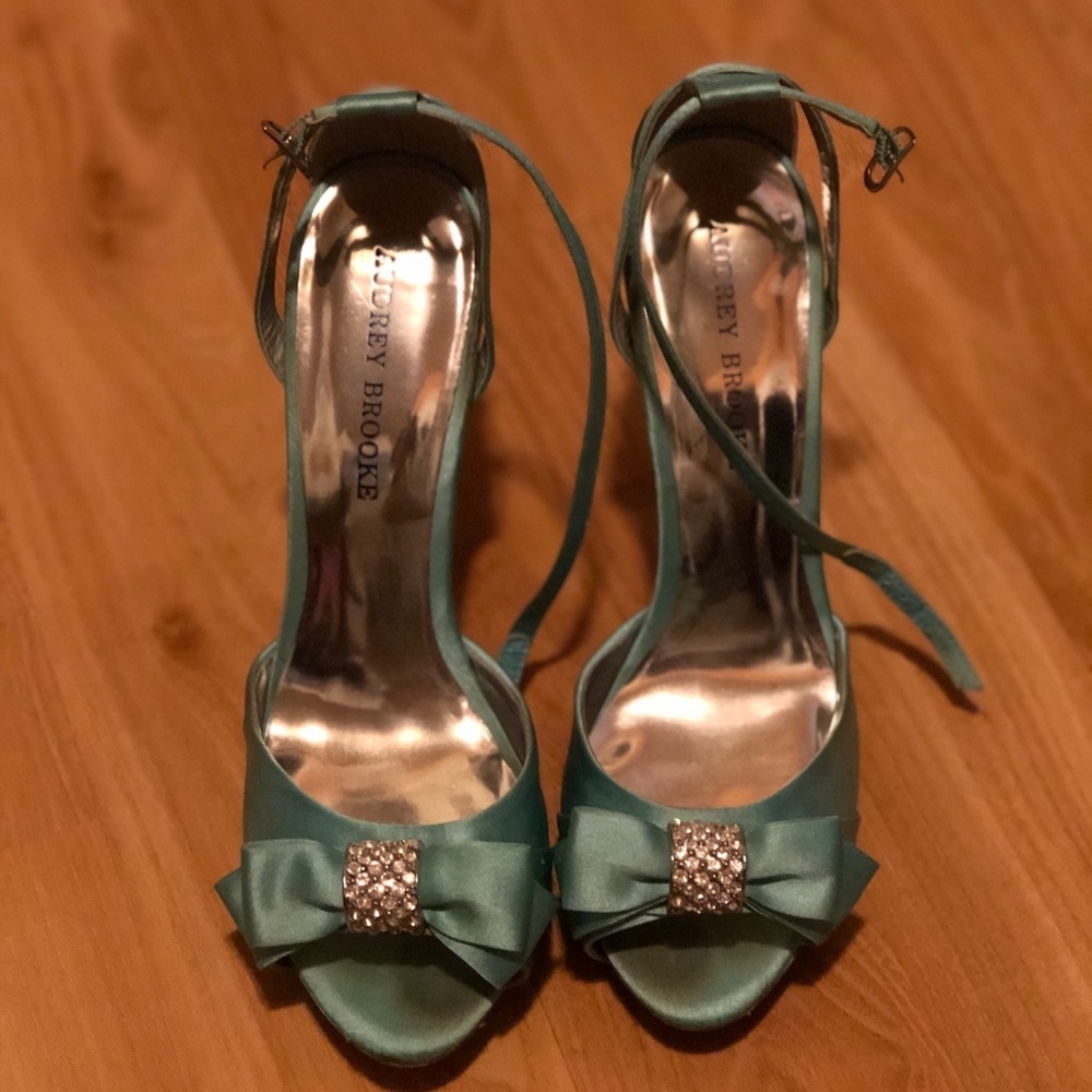 Audrey Brooke Tiffany Blue Heels!